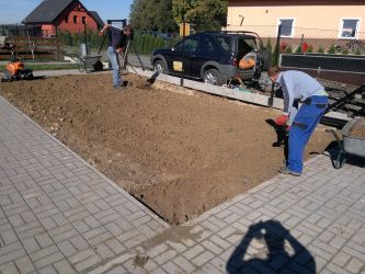 2013-09Založení trávníku a obrobníků10-881